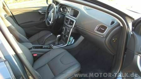 Volvo V40 2 (M/525) Cross Country 2.0 T3 Test