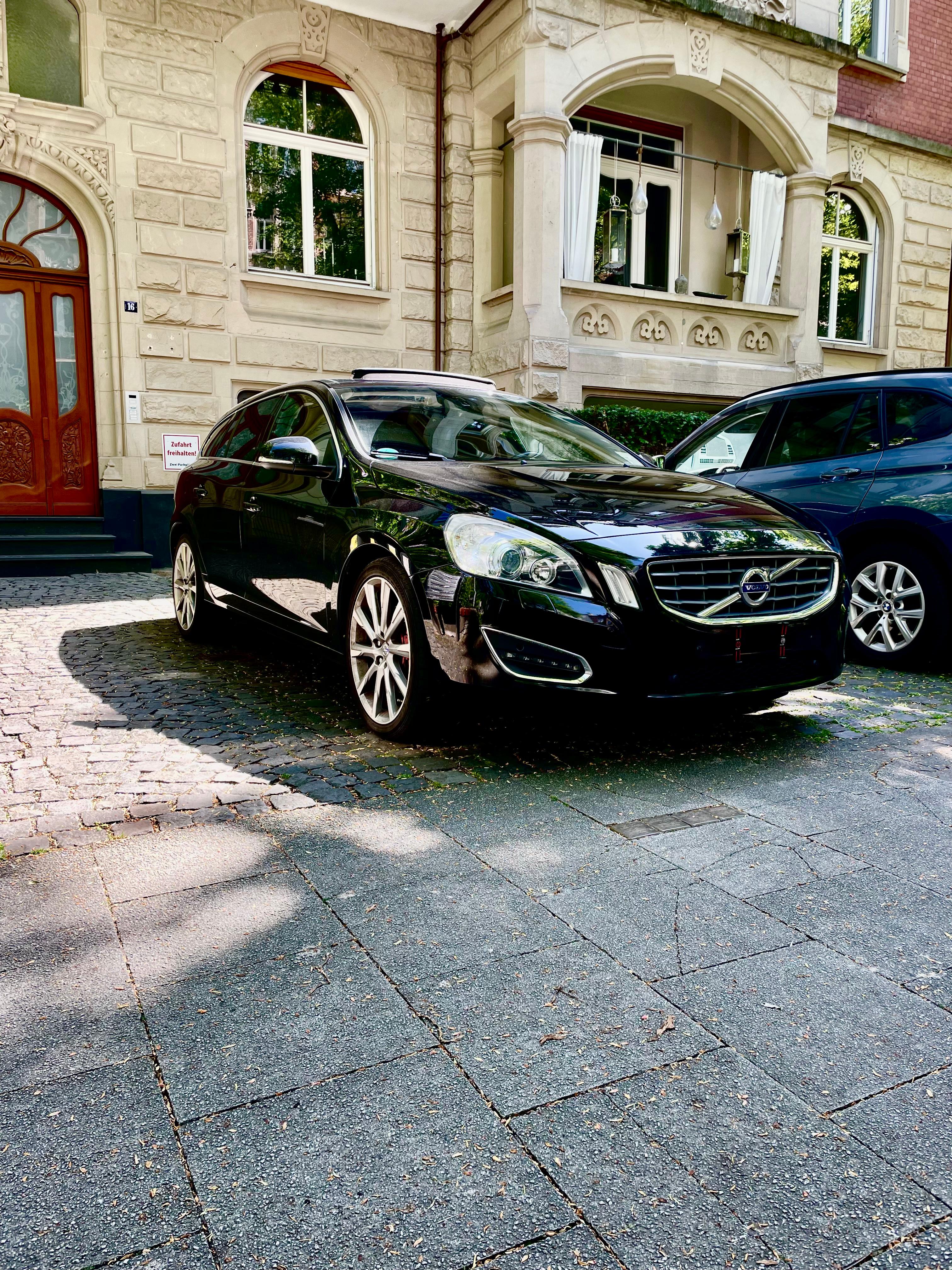 Volvo V60 D5 Summum | 8-fach | Garagenfzg. | Langstreckenauto