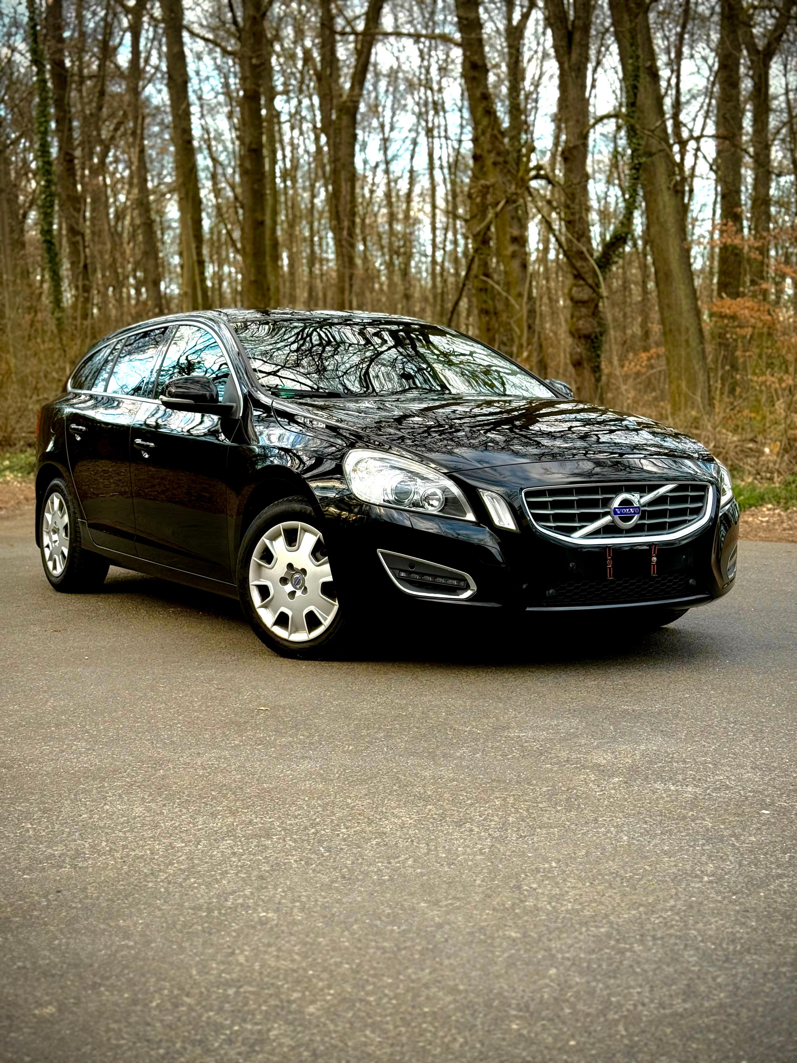 Volvo V60 D5 Summum | 8-fach | Garagenfzg. | Langstreckenauto