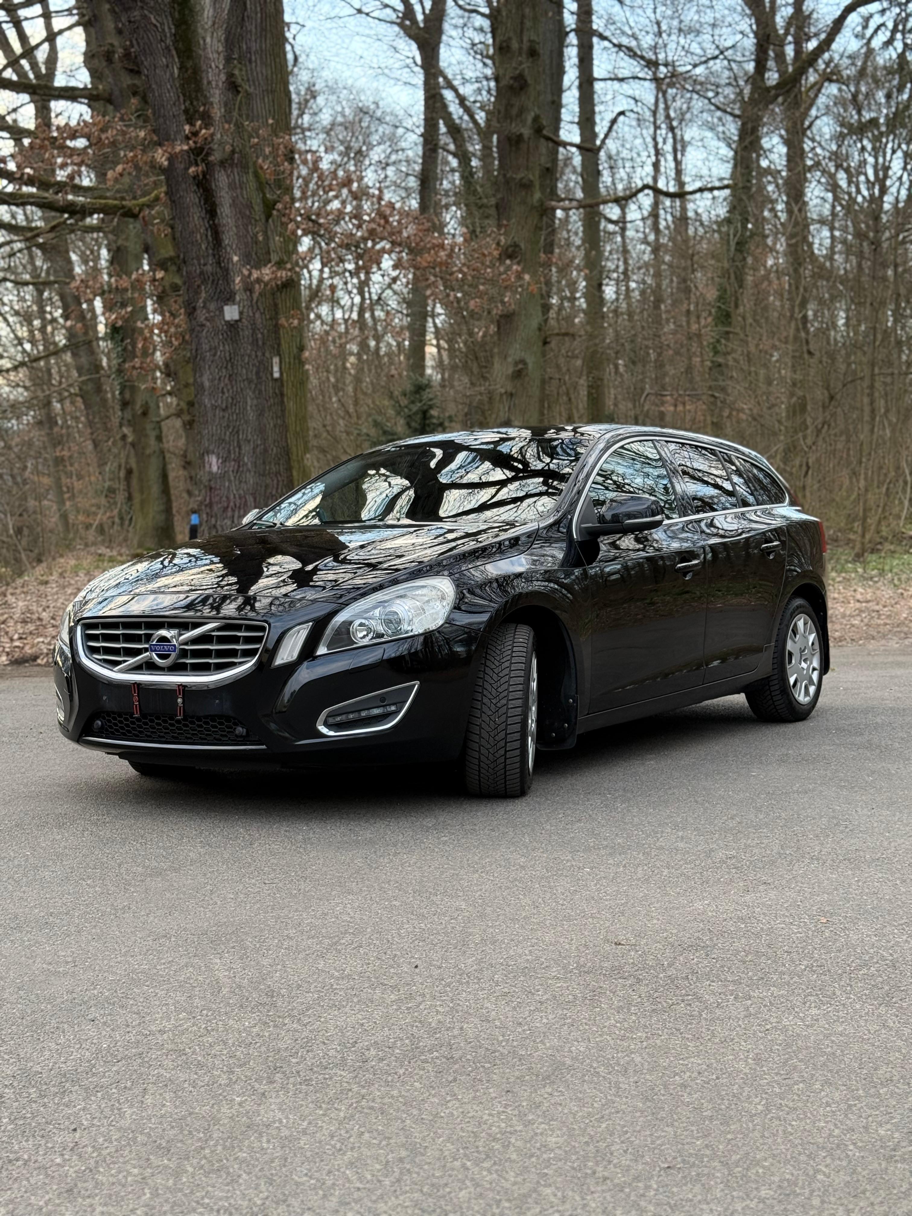 Volvo V60 D5 Summum | 8-fach | Garagenfzg. | Langstreckenauto