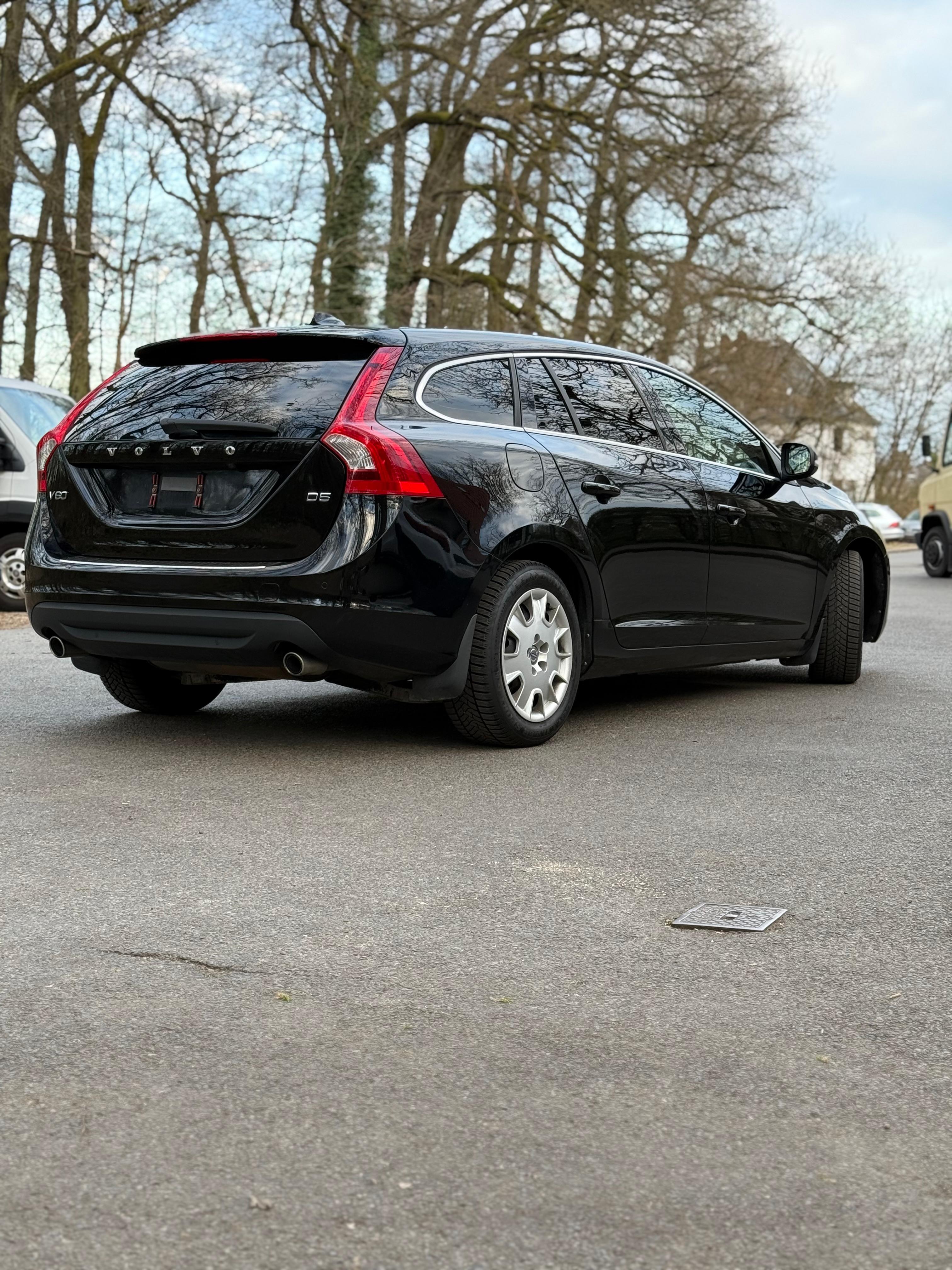 Volvo V60 D5 Summum | 8-fach | Garagenfzg. | Langstreckenauto
