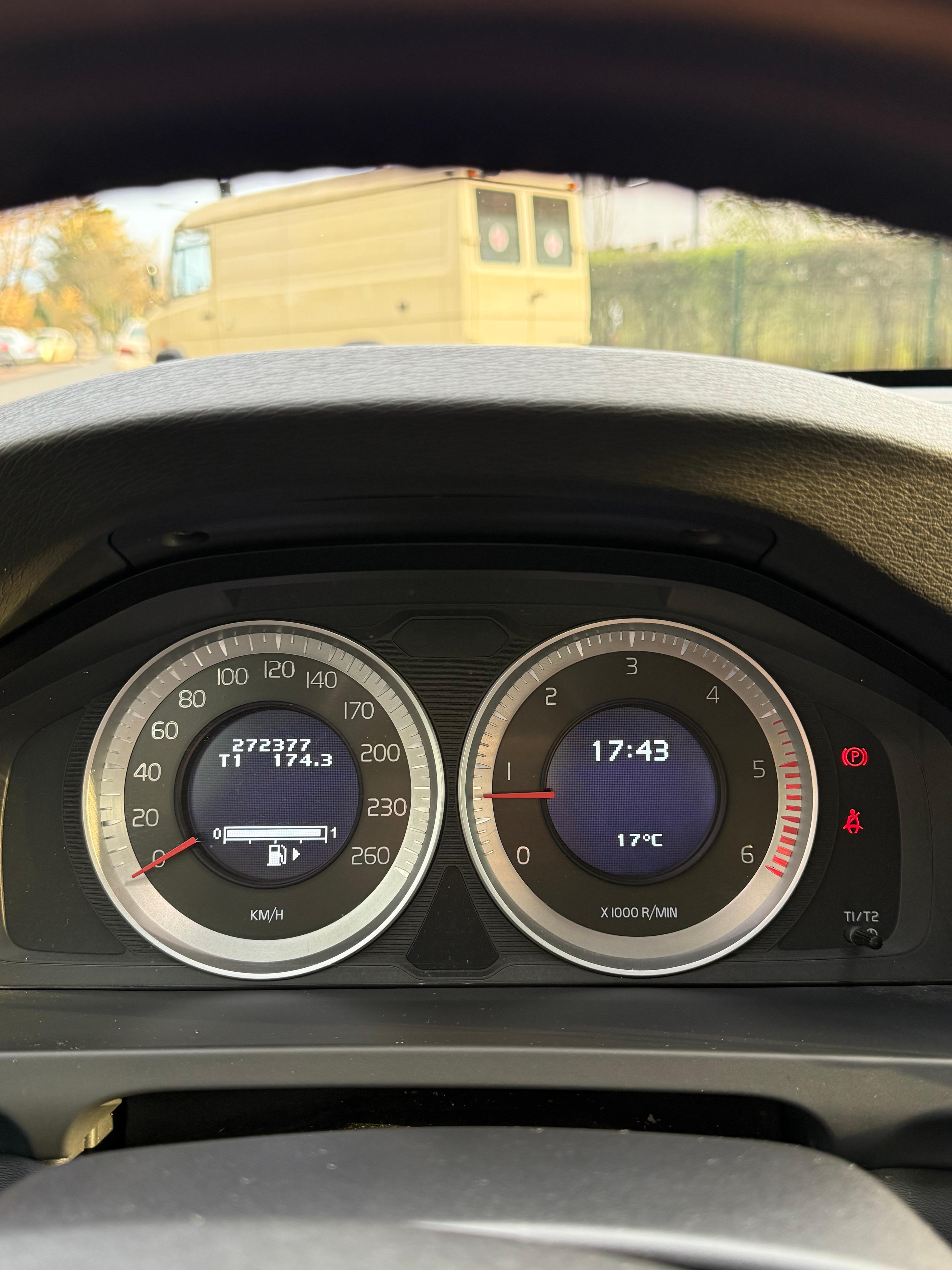 Volvo V60 D5 Summum | 8-fach | Garagenfzg. | Langstreckenauto