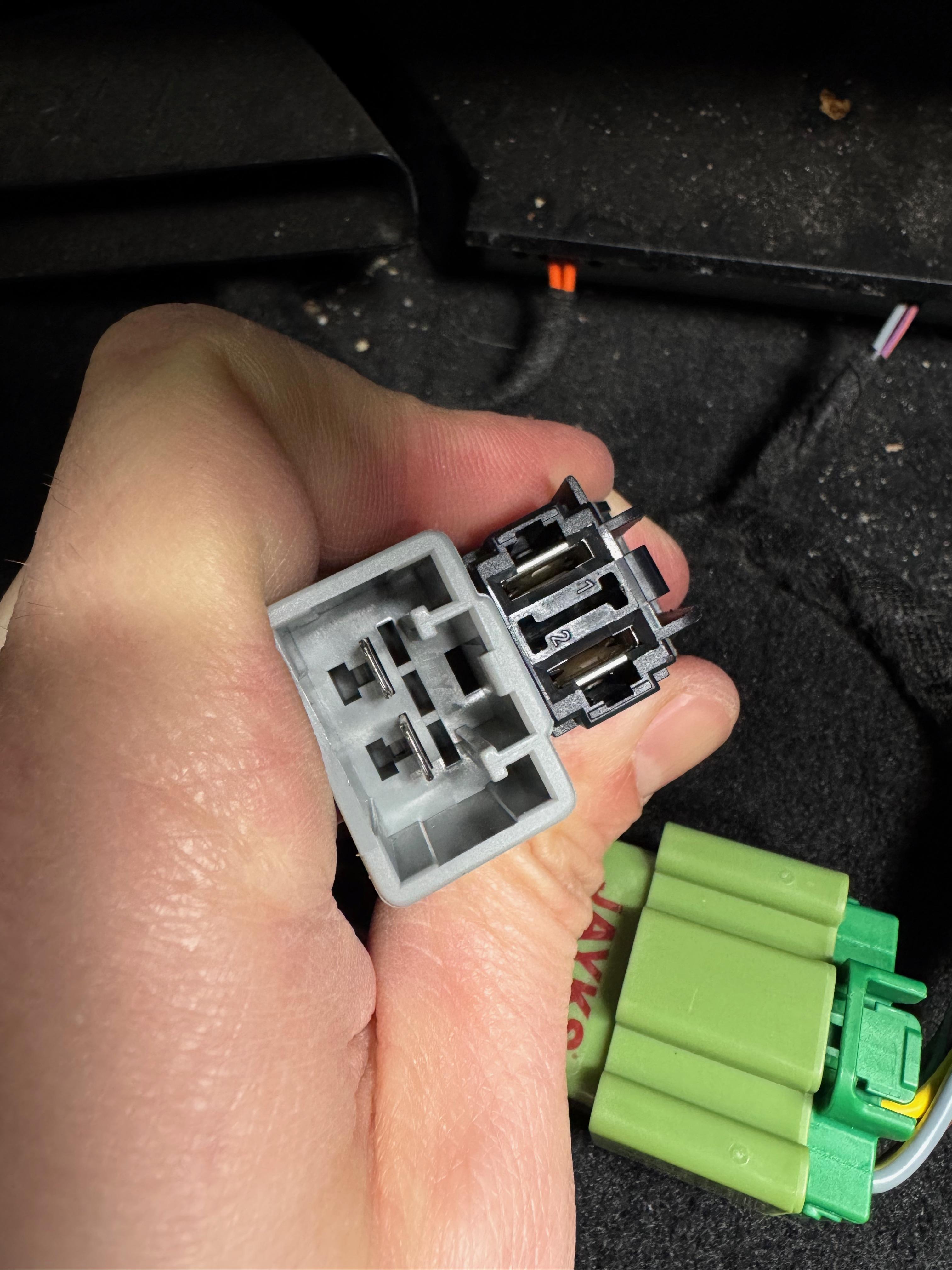 Volvo V90 Stromstecker High Performance Verstärker