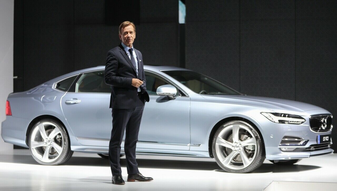 Volvo-Chef Hakan Samuelsson mit dem Volvo S90: Für die aktuelle Dieselgeneration sieht der Schwede keinen Nachfolger mehr