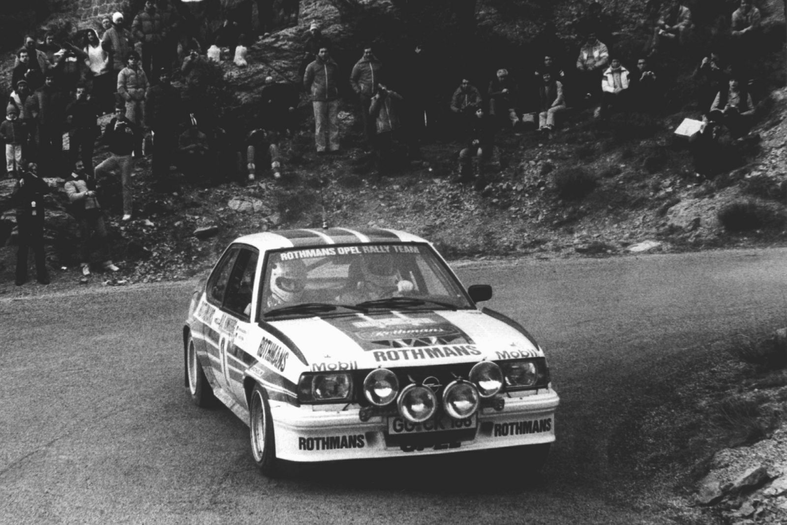 Bei der Rallye-WM 1982 liegen Röhrl und Geistdörfer im Ascona ab dem ersten Lauf vorn