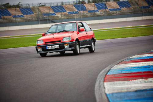 Ohne neumodisches Sicherheits-Gebremse, aber mit super sauber abgestimmtem Fahrwerk: Suzuki Swift GTi
