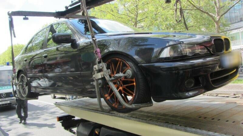 Tiefer BMW 5er E39: Zur Untersuchung aufs Sicherstellungsgelände
