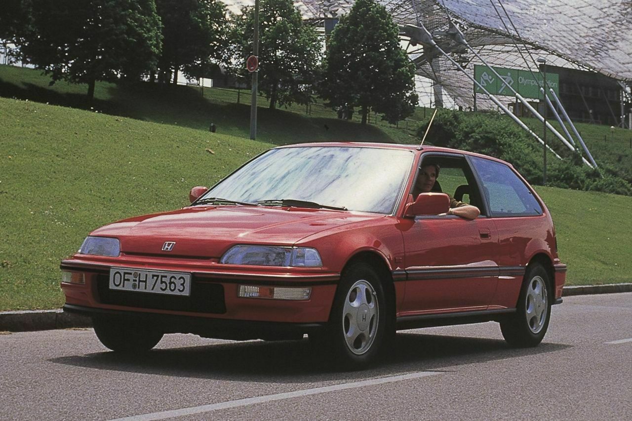 Mit Generation vier änderte Honda nur wenig am Grunddesign des Civic, technisch tat sich mehr