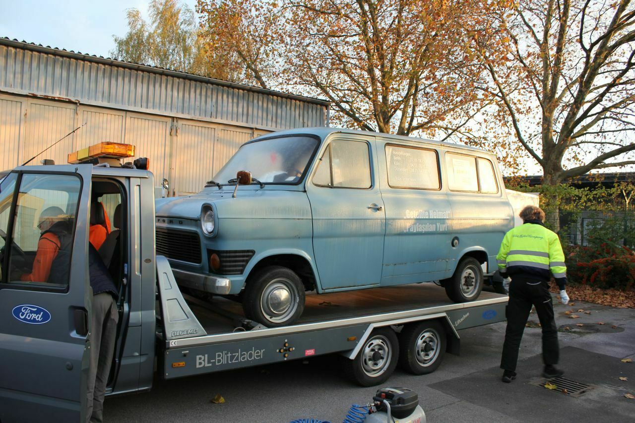 Mit fremder Kraft geht es ins Kölner Ford-Werk