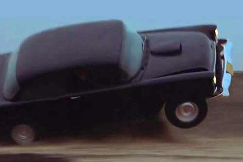 Hier hat die Crew nachgeholfen: Der 55er Chevy wollte sich nicht von alleine überschlagen