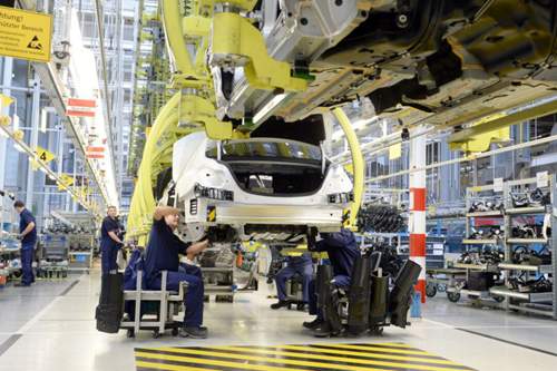 9.000 der insgesamt 35.000 Beschäftigten am Standort Sindelfingen arbeiten in der Entwicklung