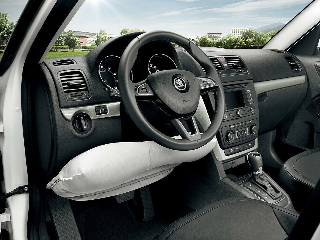 Sicherheit wird hier groß geschrieben - ein Knieairbag schützt die Beine des Fahrers