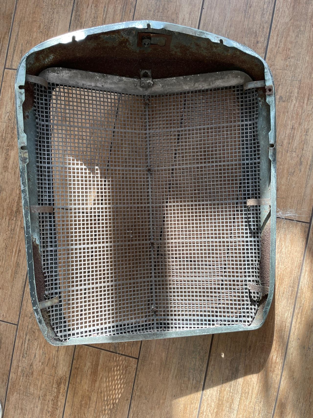 Von welchem Mercedes ist der Kühlergrill?