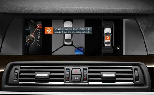 Ab Herbst 2013 zuerst im 5er, dann im X5: BMWs neuer Parkassistent kann fast alles allein