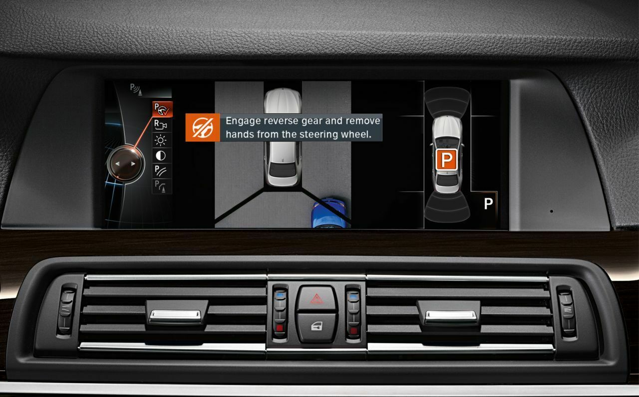 Ab Herbst 2013 zuerst im 5er, dann im X5: BMWs neuer Parkassistent kann fast alles allein