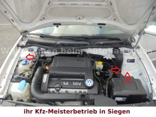 Motorraum-vw-golf-mit-hinweisen