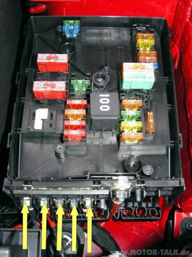 Kopie-voncaddy-sicherungen-motorraum