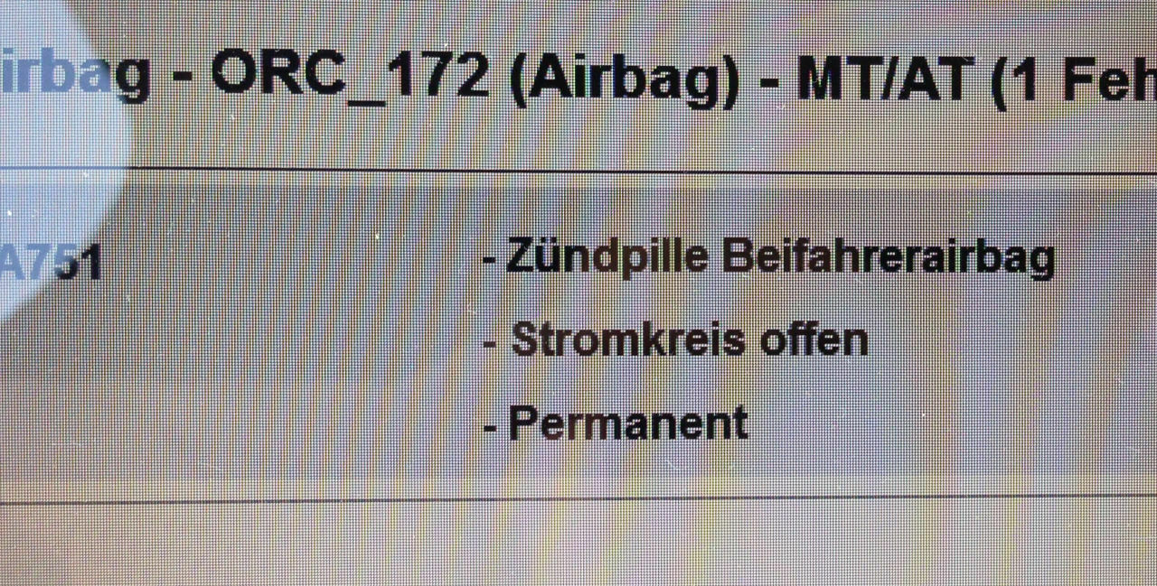 Vorne rechts Störung Werkstatt aufsuchen? Airbag problem?