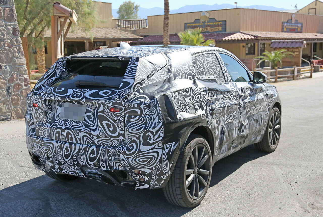 Der Jaguar E-Pace im Tarnkleid