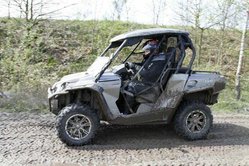 Can Am Commander von der Seite...