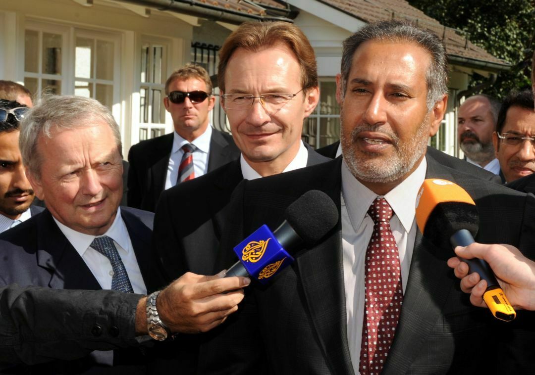 2009 war das Scheichtum bei Porsche eingestiegen: Hier Scheich Hamad bin Dschassim bin Dschaber al-Thani mit Wolfgang Porsche (links)