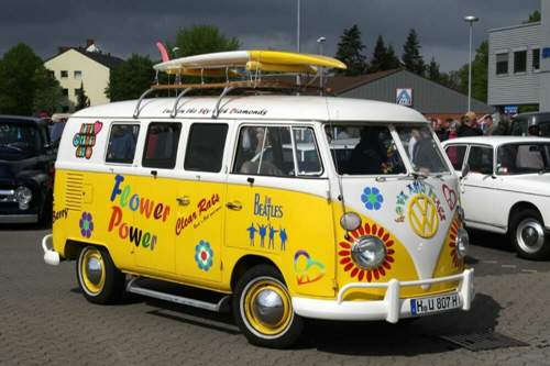Die erste Ausführung des Volkswagen-Busses ist auch als begehrter Oldtimer immer noch ein… Spassmobil