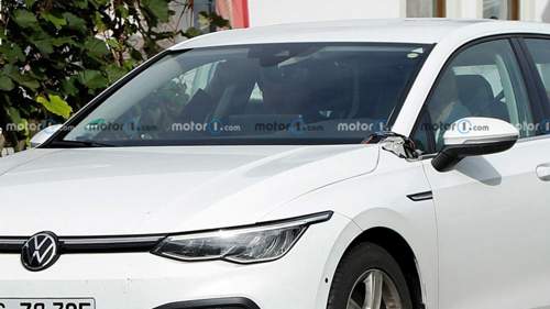 Volkswagen-golf-facelift-2023-mule-mit-innenraum