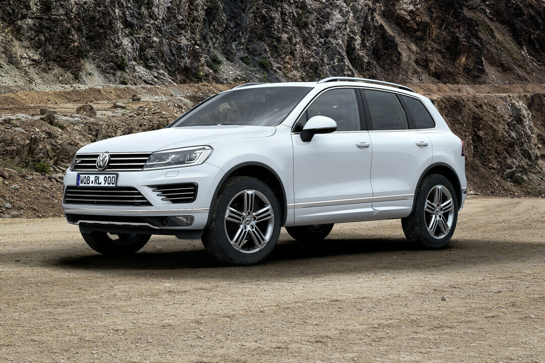 Die neu designte Frontpartie des VW Touareg ist jetzt serienmäßig mit Bi-Xenon-Scheinwerfern ausgestattet