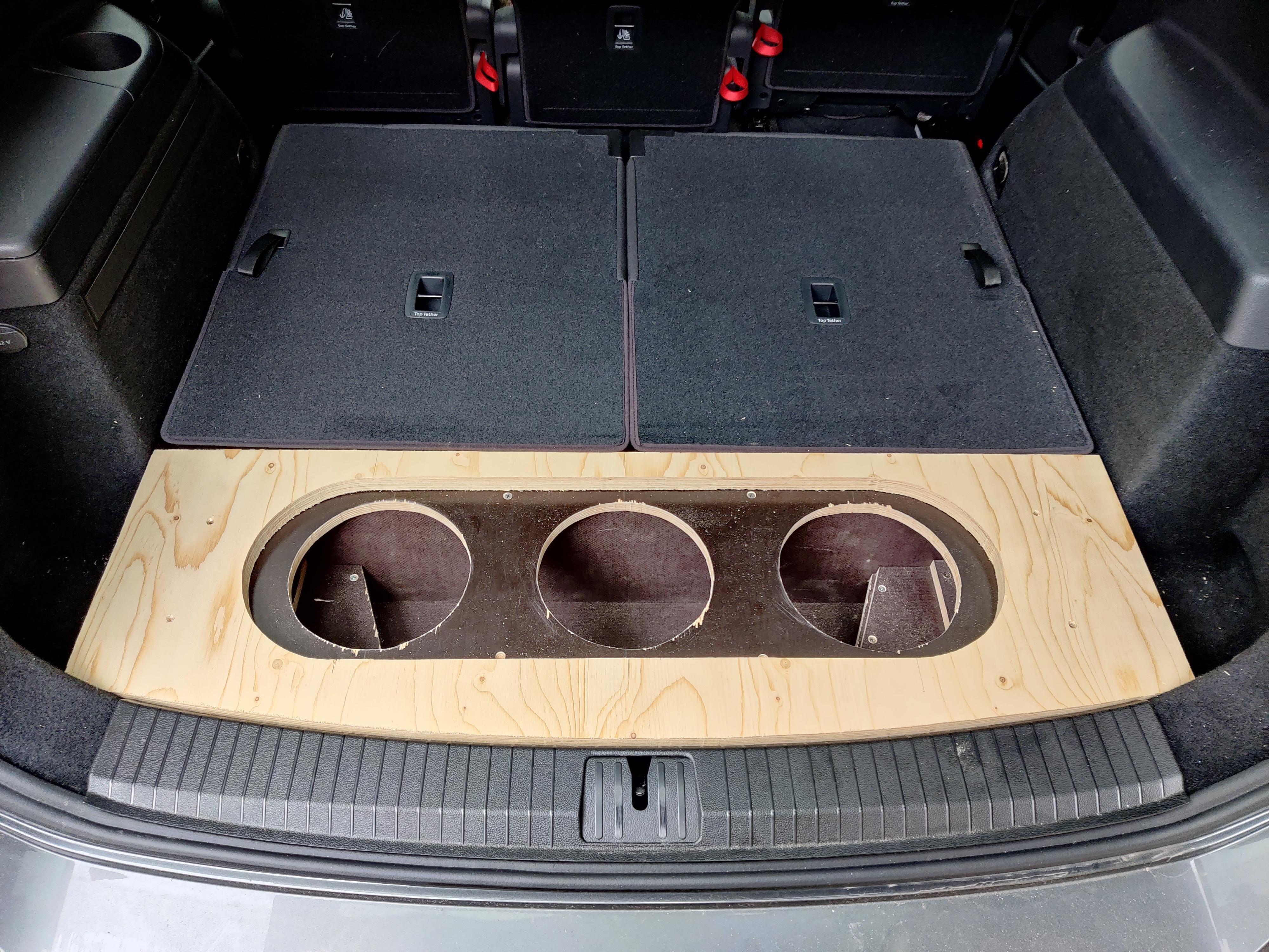 VW Touran Dynaudio Subwoofer Platzierung - 7 Sitzer