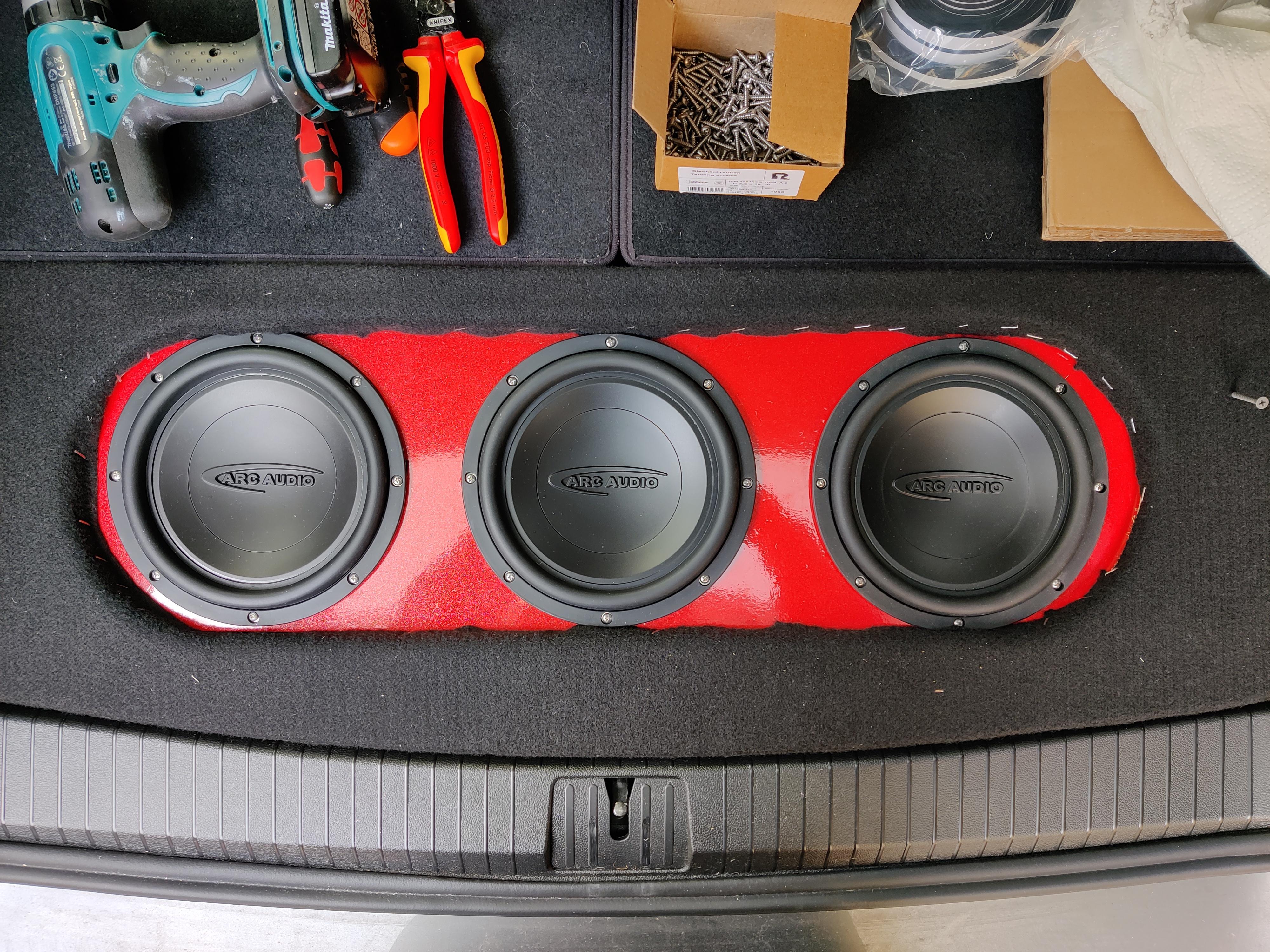 VW Touran Dynaudio Subwoofer Platzierung - 7 Sitzer