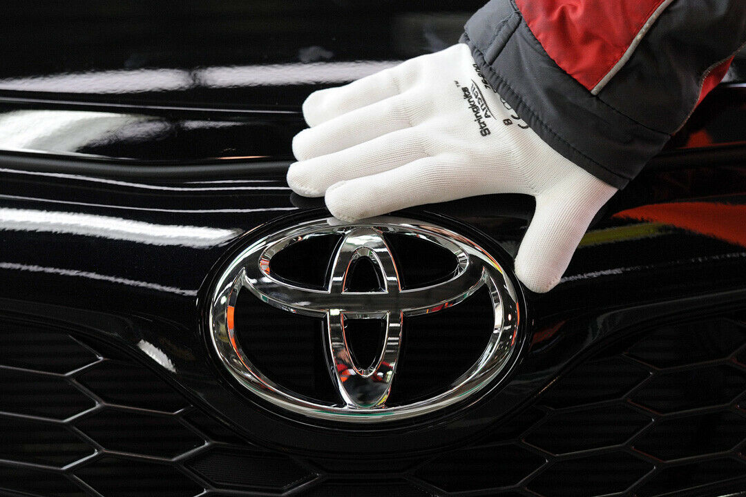 Toyota konnte im ersten Quartal trotz Absatzeinbußen mehr Fahrzeuge als Konkurrent Volkswagen verkaufen