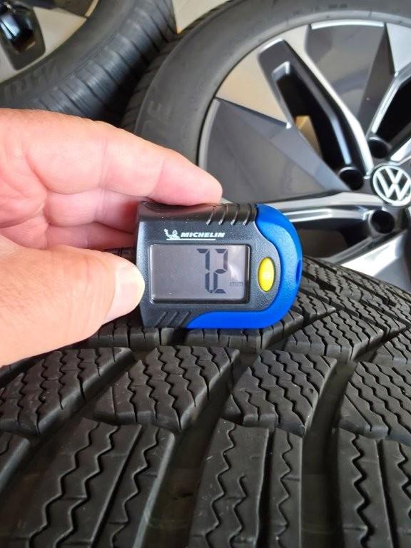 VW Winterkompletträder LMF HAMAR 19 Zoll für ID.3, ID.4, ID.5 und ID.7 Bridgestone 7 mm
