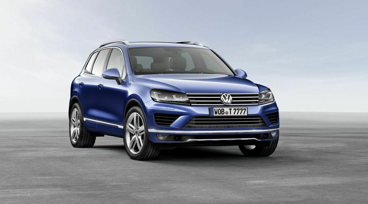 Markanteste äußere Neuerung am Touareg sind zwei zusätzliche Chromleisten im Grill. Entscheidend dagegen: Die Motoren erfüllen jetzt die Euro-6-Norm