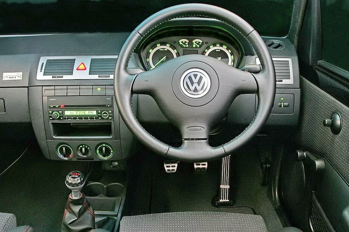 Doch nicht Golf 1: Cockpit des Citi Golf