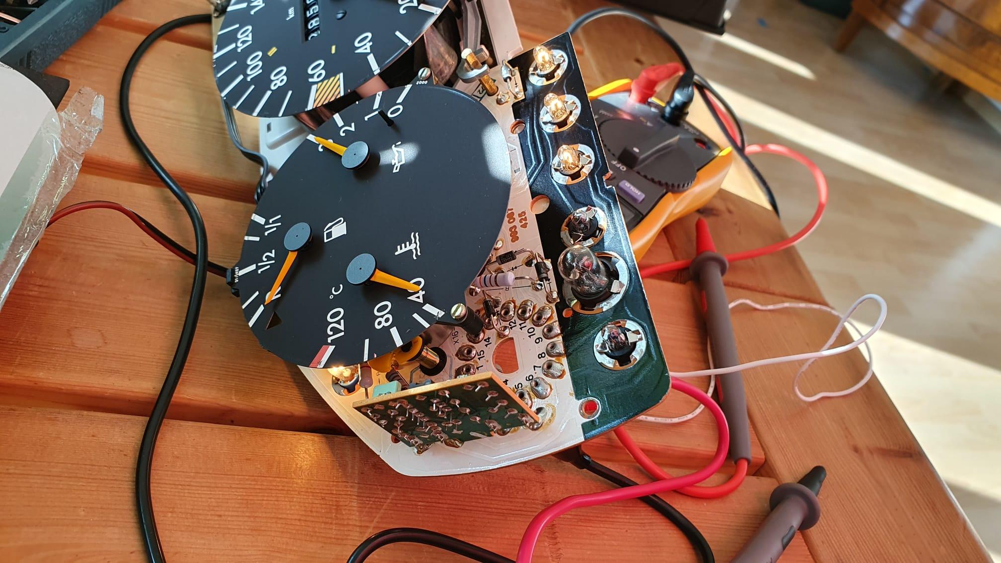 W124 E230 Batterie wird nicht geladen & Kombiinstrument Seltsamer Elektronikfehler