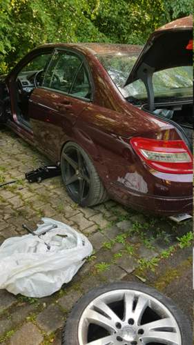 Wollte eigentlich die drauf machen von meinem w211. Die sahen einfach super aus aber viel zu breit..jpg