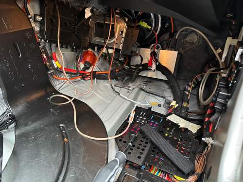 Anschluss der Burmester-Chassis