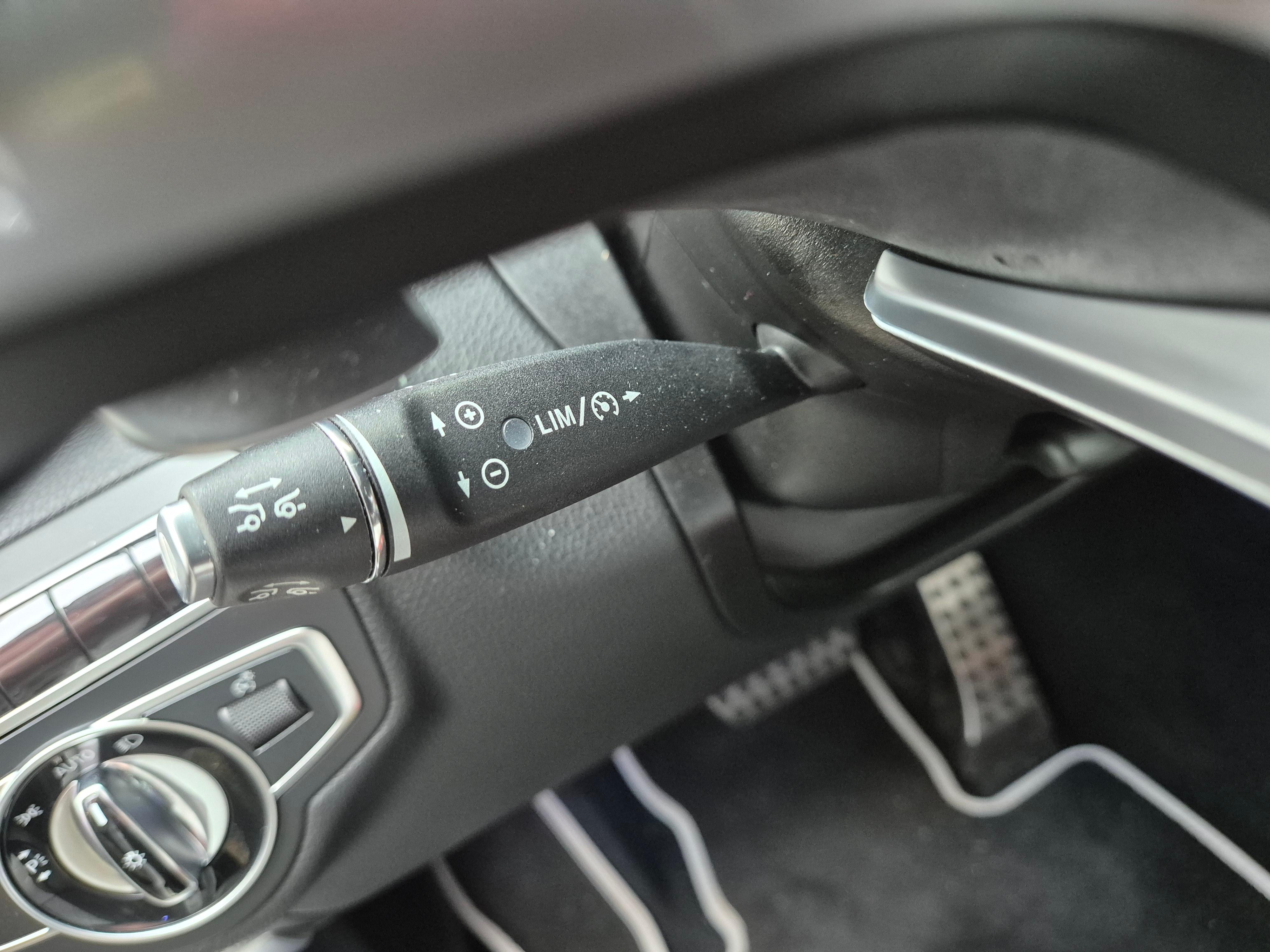 W205 Mopf Lenkrad im Vormopf mit AMG Drive Unit Tasten