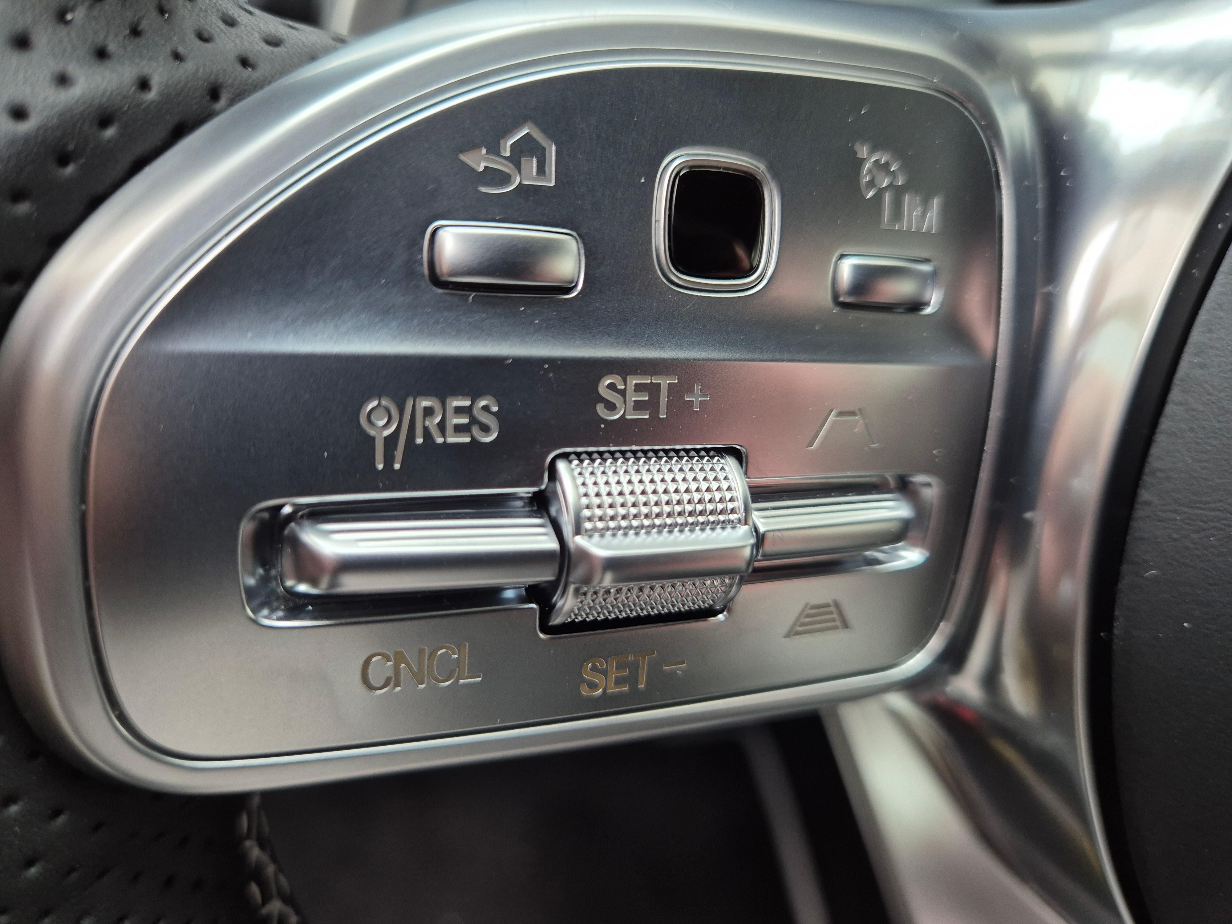 W205 Mopf Lenkrad im Vormopf mit AMG Drive Unit Tasten