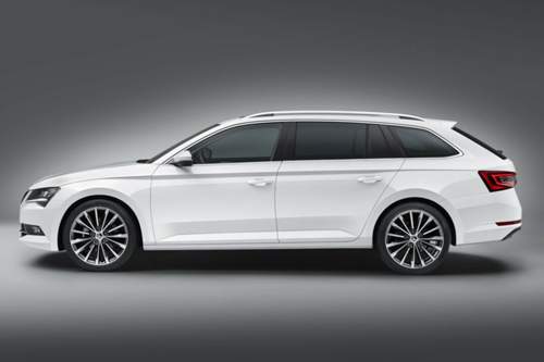 Im Vergleich zum Vorgänger wächst der Radstand des Skoda Superb Combi um acht Zentimeter auf 2,84 Meter