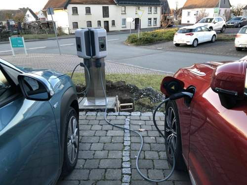 Standsäule Kona Electric und XC60 T8