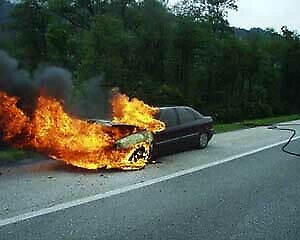 Wann explodiert ein brennendes Auto?