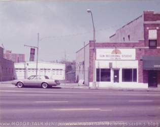 Vor dem Sun-Record Studio, 706 Uunion Avenue, Memphis