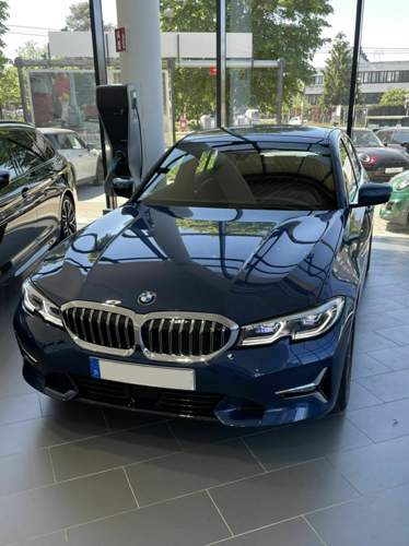 BMW 320e Phytonicblau Luxury Line