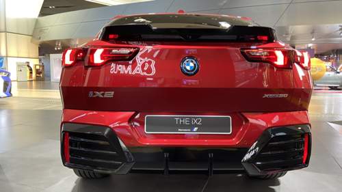IX2 xDrive30 in Fire Red