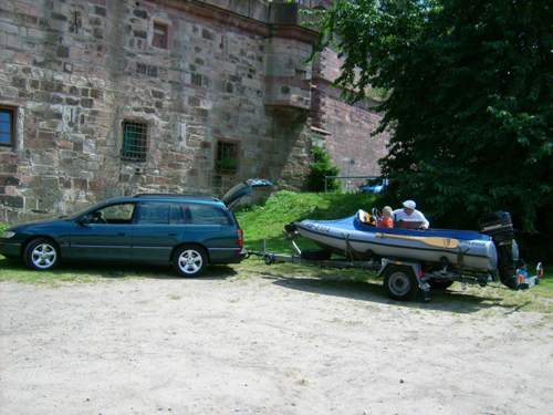 Omi-mit-boot