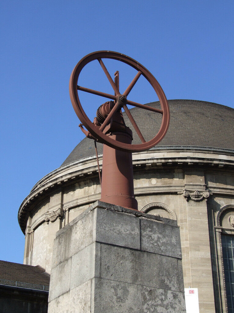 Ein Denkmal für Nicolaus August Otto in Köln Deutz.