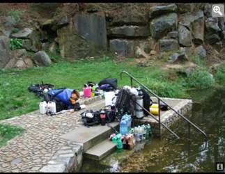 100 Stunde unter Wasserstand