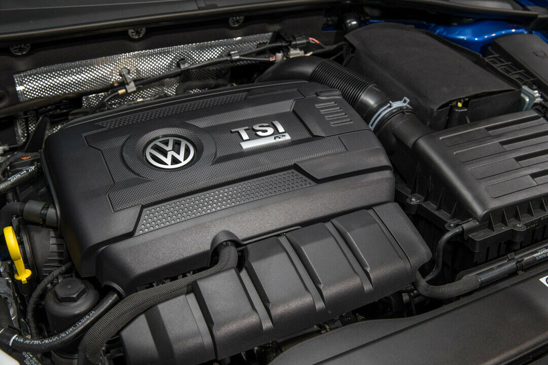 Der Konzern-Vierzylinder treibt auch Audi S3 und Golf GTI an. Im Golf R leistet der modifizierte Direkteinspritzer 300 PS