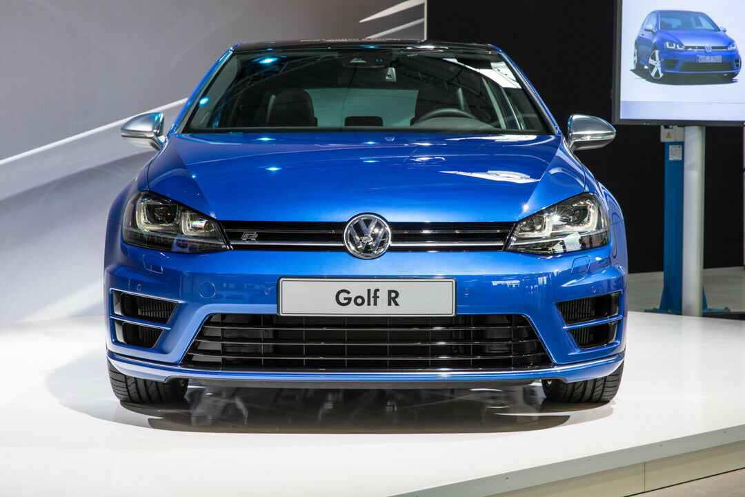 Böser Blick, große Lufteinlässe und das R im Grill: VW Golf 7 R